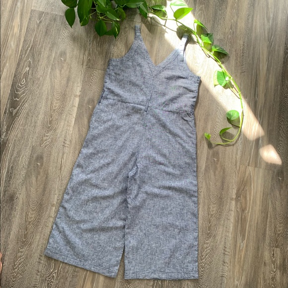 Linen flowy capri romper/jumpsuit - Picture 2 of 7